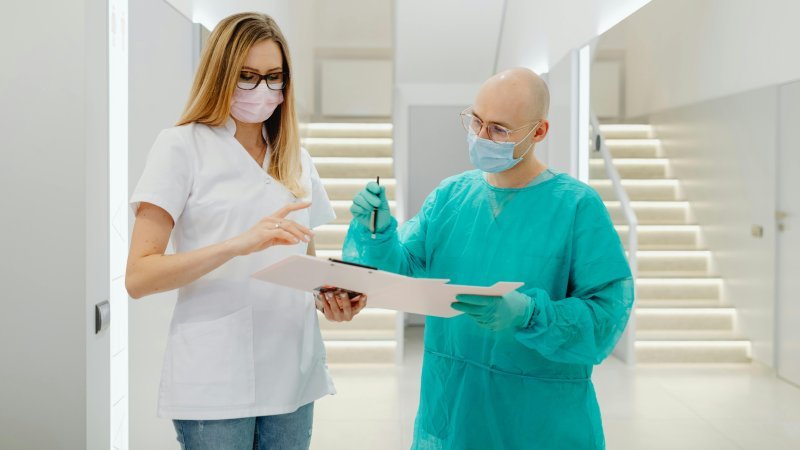 AI scribes vs human medical scribes